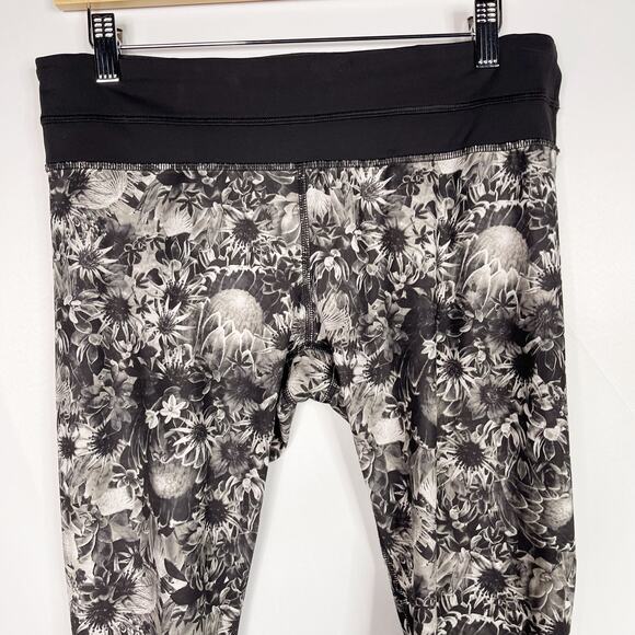 Lululemon Womens 8 Black White Run Inspire Crop II All Luxtreme Flowabunga - Picture 3 of 9